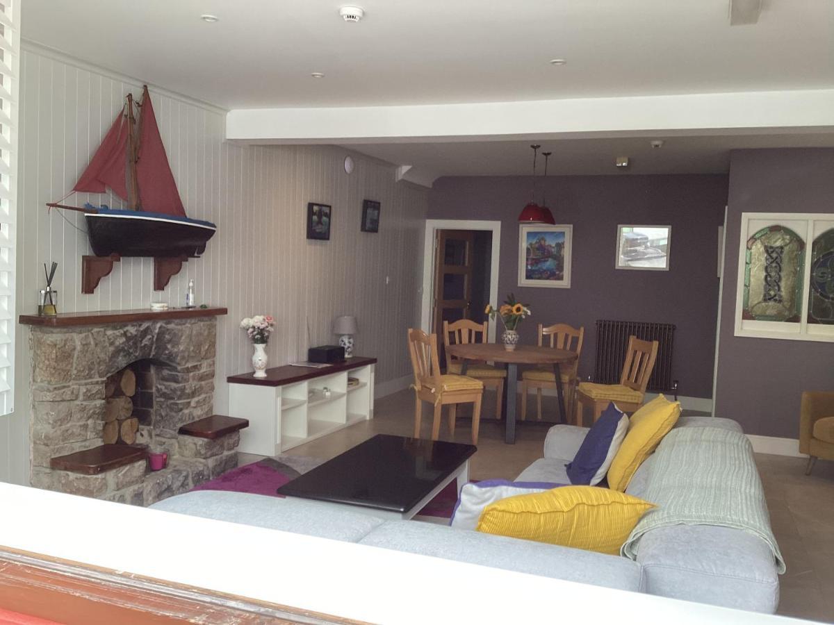 Roundstone Retreats Quayside Luxury Apt Exterior photo